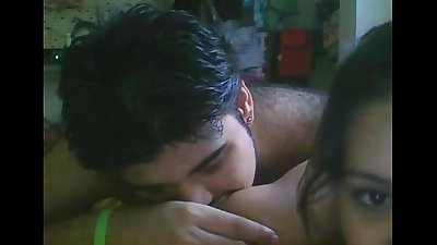 Indian hot Girlfriend bring boyfrnd to her singleroom and fucking