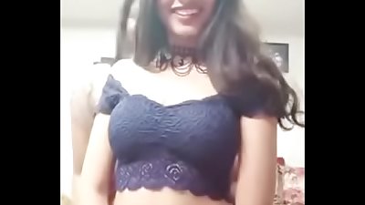 Desi Girl Showing Her Awesome Boobs - Delhi Sex Chat