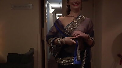 Indian Actress dare to walk naked in hotel with see through saree and guest see her