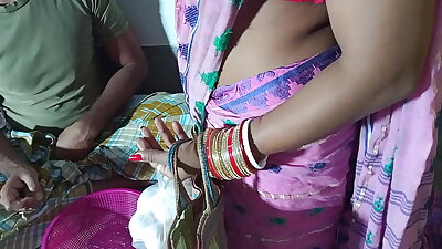 अंडे बेचने वाले ने घर में अकेली भाभी की जबरदस्ती चुदाई की XXX Bhabhi Sex