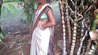 Desi xxx सौतेली दीदी बोली अगर कही घूमने लेके चलोगे रात को एक सरप्राइज़ है भाई तेरे लिए हिंदी आवाज में स�
