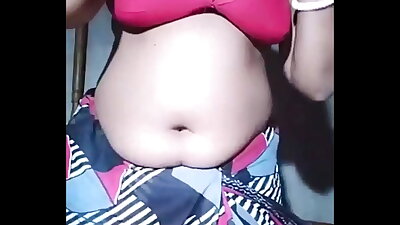 Juicy Bhabhi showing her creamy boobs